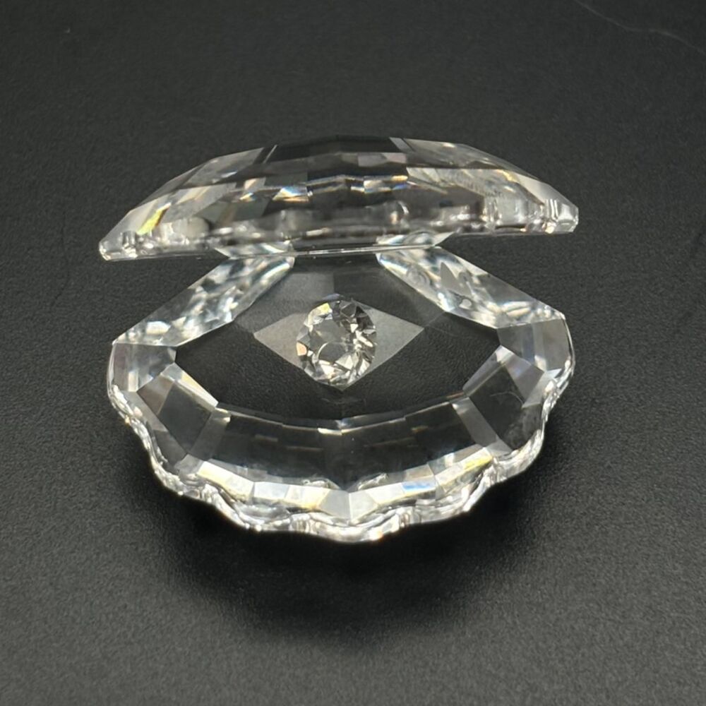 Swarovski crystal Shell With Pearl Collectible Figurine